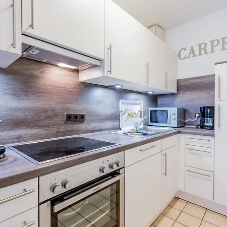 Residenz Meeresbrandung10 Mit Verglastem Balkon Mit Meerblick , Einbaukueche Mit Geschirrspueler ,2 X Tv,schwimmbad, Sauna , Reservierter Stellplatz , Wlan ! דירה